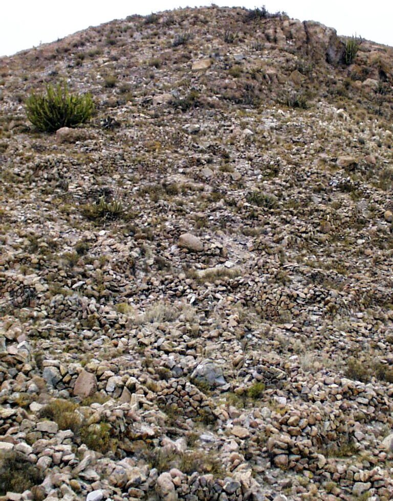 Estructuras de piedra del Pucará de Saxamar